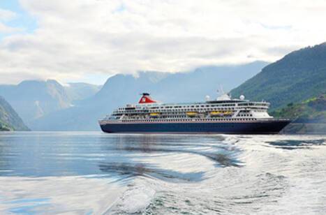 Balmoral sailing into Flam