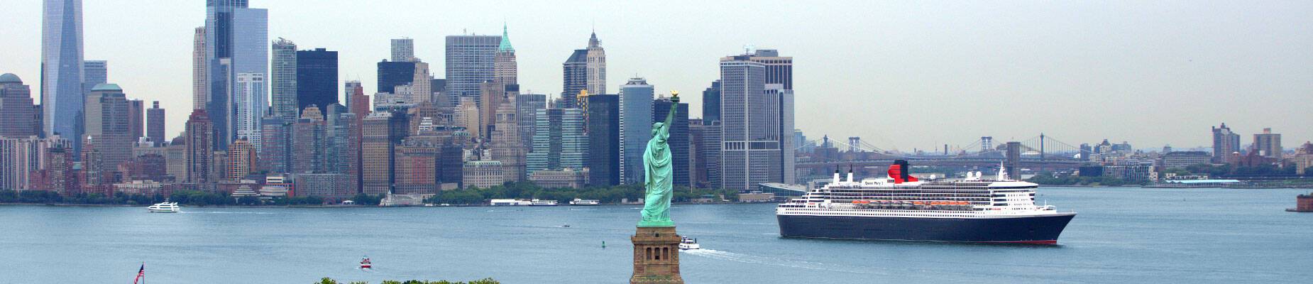 Queen Mary 2 sailing away from New York