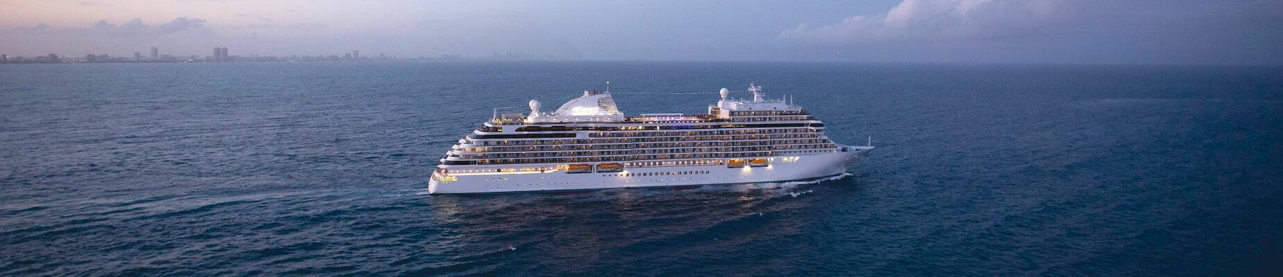 Seven Seas Splendor sailing away from New York