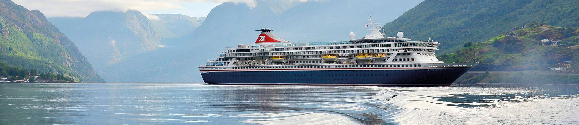 Balmoral sailing into Flam