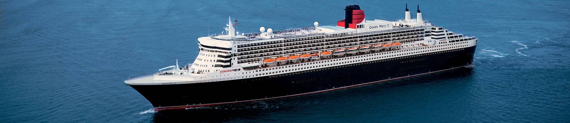 Panoramic image of Queen Mary 2 in New York