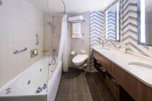 Signature Suite Bathroom, Eurodam