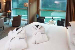 Bedroom, Royal Balcony Suite (RR), Scenic Jasper