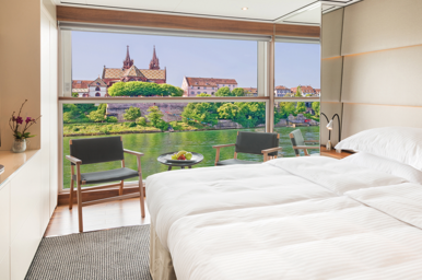 Emerald Panorama Balcony Suite, Emerald Destiny