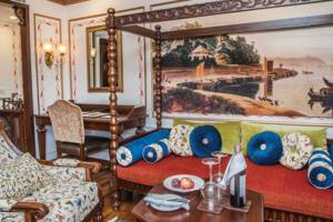 Viceroy Suite Seating, Ganges Voyager II, Uniworld