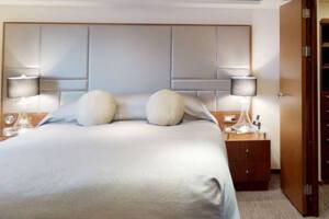 Seven Seas Suite (Forward) Bedroom, Seven Seas Voyager