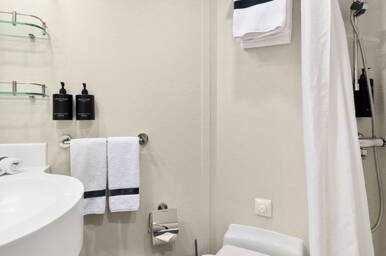 Polar Outside (N) Bathroom, MS Fram, HX