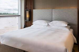 Bedroom, Deluxe Suite (CA), Scenic Spirit