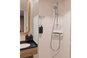 Polar Outside Bathroom (RR), MS Roald Amundsen, HX Expedition