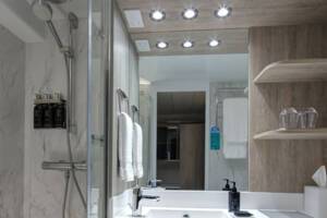 Concierge Class bathroom, Celebrity Millennium