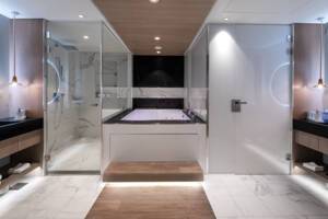 Iconic Suite Master Bathroom, Celebrity Apex