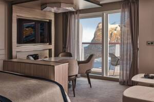 Silver Suite bedroom, Silver Endeavour