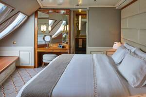 Royal Suite Bedroom (R1), Silver Whisper