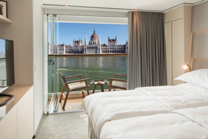 Emerald Grand Balcony Suite, Emerald Dawn