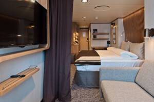 Polar Outside (RR), MS Roald Amundsen, HX Expedition