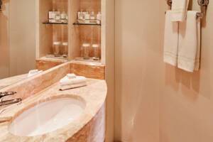 Penthouse Suite Bathroom, Queen Elizabeth, Cunard