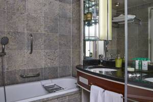 Classic Veranda Suite Bathroom (CV), Silver Whisper