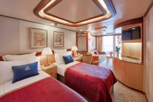 Princess Suite Bedroom, Queen Victoria, Cunard - Image based on a P2 grade, configuration may differ