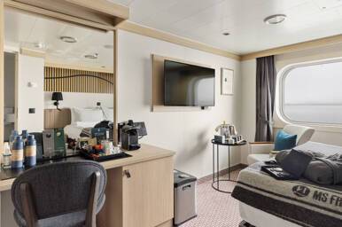 Mini Suite Dressing Area, MS Fram, HX - Configuration may vary