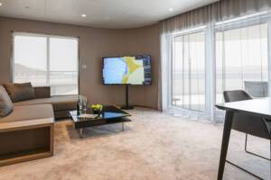 Emerald Azzurra Owner's Suite living area