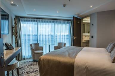 Superior Suite Bedroom (7), MS Geoffrey Chaucer, Riviera Travel