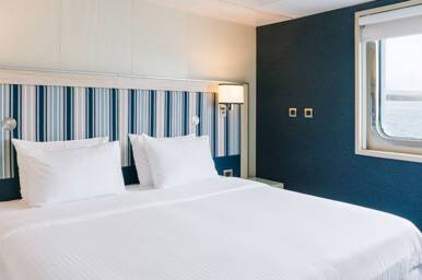 Explorer Family Cabin (FH) Bedroom, MS Santa Cruz II, HX