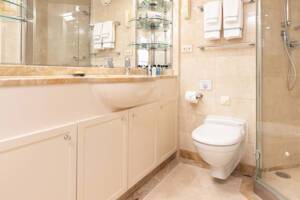 Seven Seas Suite bathroom, Seven Seas Voyager