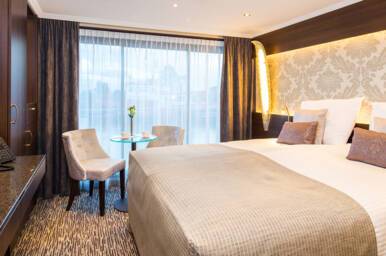 Standard Suite, Ruby Deck, MS Thomas Hardy, Riviera Travel