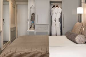 Deluxe Ocean View Storage, Riviera, Oceania Cruises