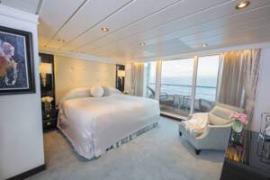 Signature Suite Bedroom, Seven Seas Mariner