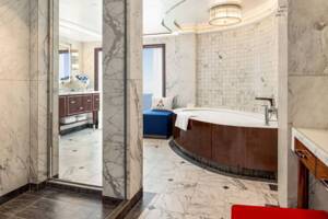 Owner's Suite Bathroom, Allura, Oceania Cruises