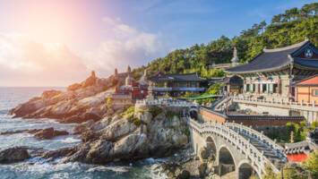 View CruiseQueen Elizabeth's 2028 No-Fly Grand World VoyageDeal