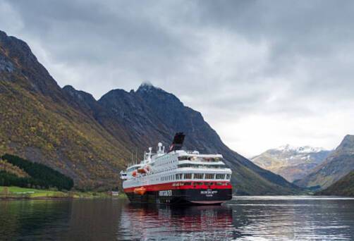 MS Nordkapp in Hjørundfjord