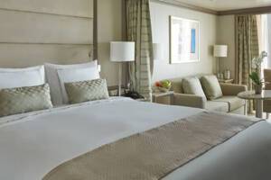 Superior Veranda, Silver Muse