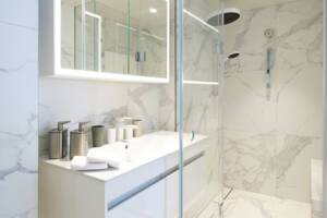 Emerald Sakara Yacht Suite Bathroom