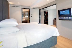 Grand Balcony Suite, Emerald Harmony