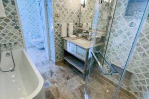 Club World Owners Suite Bathroom on Azamara Quest