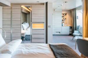 Expedition Corner Suite MF Bedroom, HX Expedition