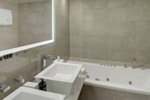 Royal Suite Bathroom (RS), Celebrity Cruises