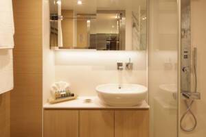 Bathroom, Balcony Suite (PP), Scenic Opal