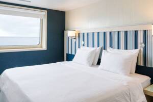 Explorer Cabin (EP) Bedroom, MS Santa Cruz II, HX