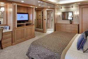 Grand Suite Bedroom, Queen Elizabeth, Cunard