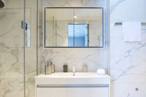 Emerald Azzurra Yacht Suite bathroom