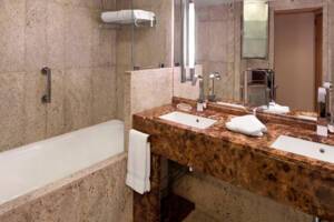 Ocean View Suite, Bathroom, Seabourn Quest