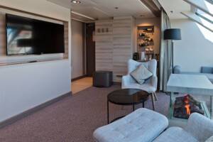 Expedition Suite Seating Area (MF), MS Roald Amundsen, HX Expeditions