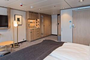 Arctic Superior Wheelchair-accessible cabin, Ms Roald Amundsen, HX Expeditions
