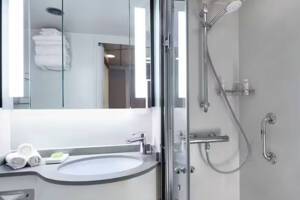 Solo Oceanview Bathroom, Oceania Cruises