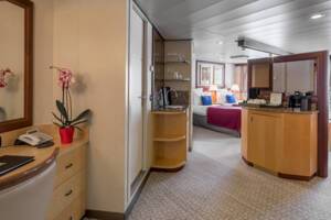 Queens Suite Dressing Area, Queen Victoria, Cunard