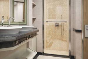 Grand Suite bathroom, Silver Moon