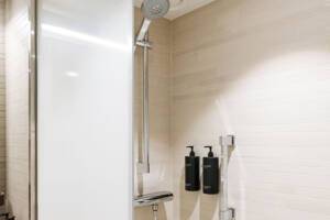 Expedition  Suite ME, Shower, HX Expedition